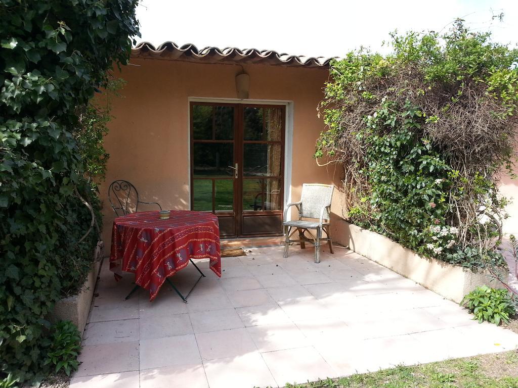 Mas La Provence Bed and Breakfast LʼIsle-sur-la-Sorgue Kamer foto