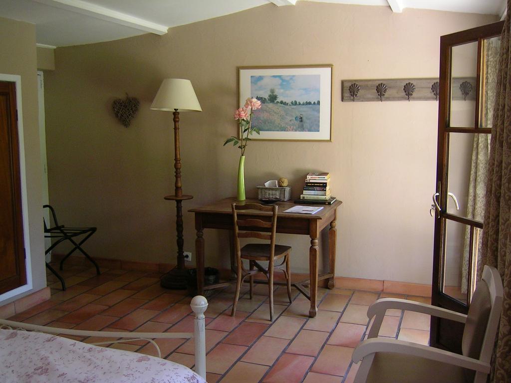 Mas La Provence Bed and Breakfast LʼIsle-sur-la-Sorgue Kamer foto