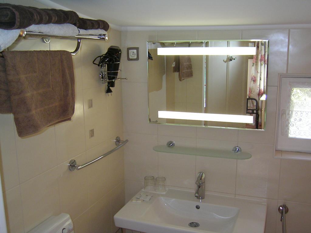 Mas La Provence Bed and Breakfast LʼIsle-sur-la-Sorgue Kamer foto